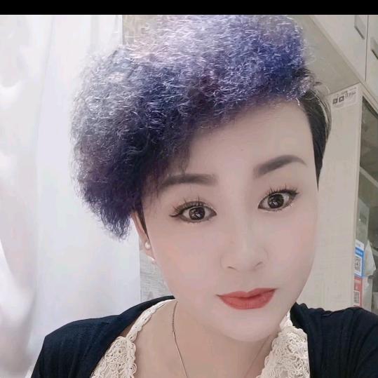 伊顺阁清真牛莱馆，时尚辣妈服装店