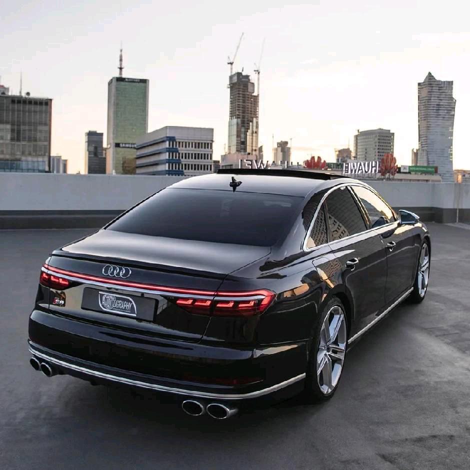 行痴，仰天长笑