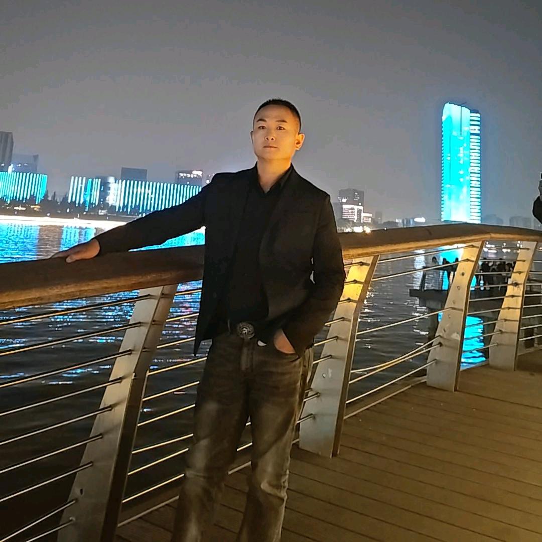 龍行天下