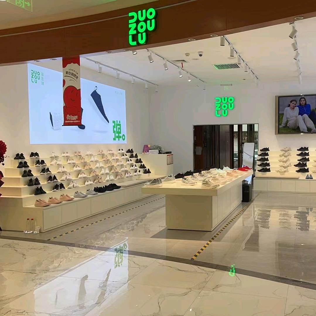 太原铜锣湾国际购物中心一层多走路