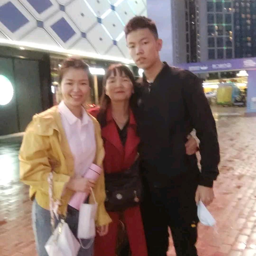 卖炭的小姐姐