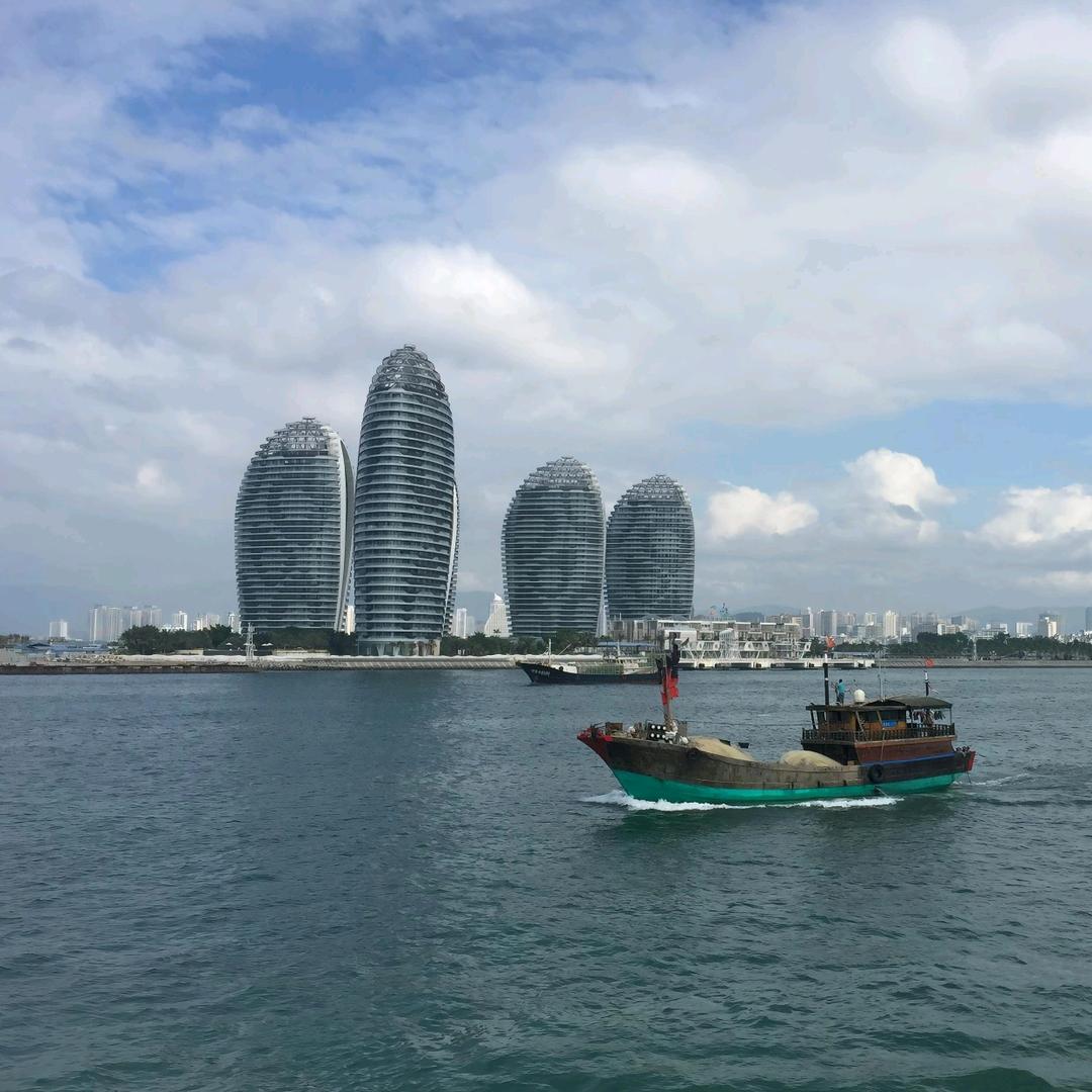 滿船清夢壓星河