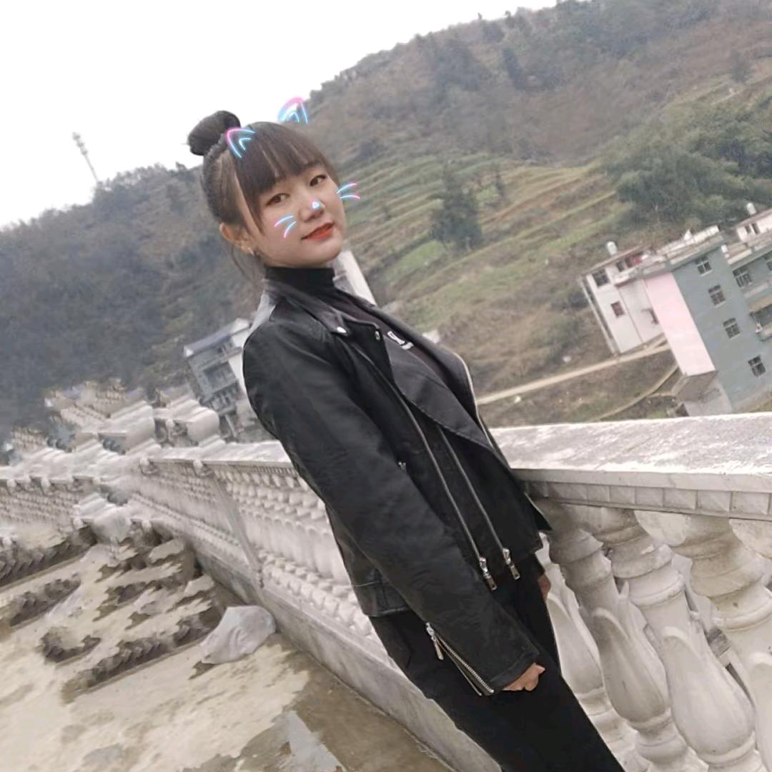 不快乐的小谭
