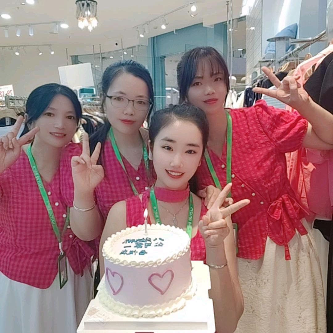 衣淑临桂吾悦店柠檬