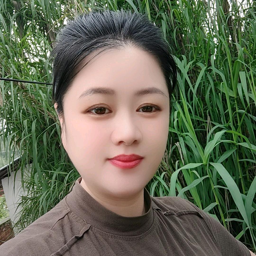 蓝天白云。唱歌+演艺。