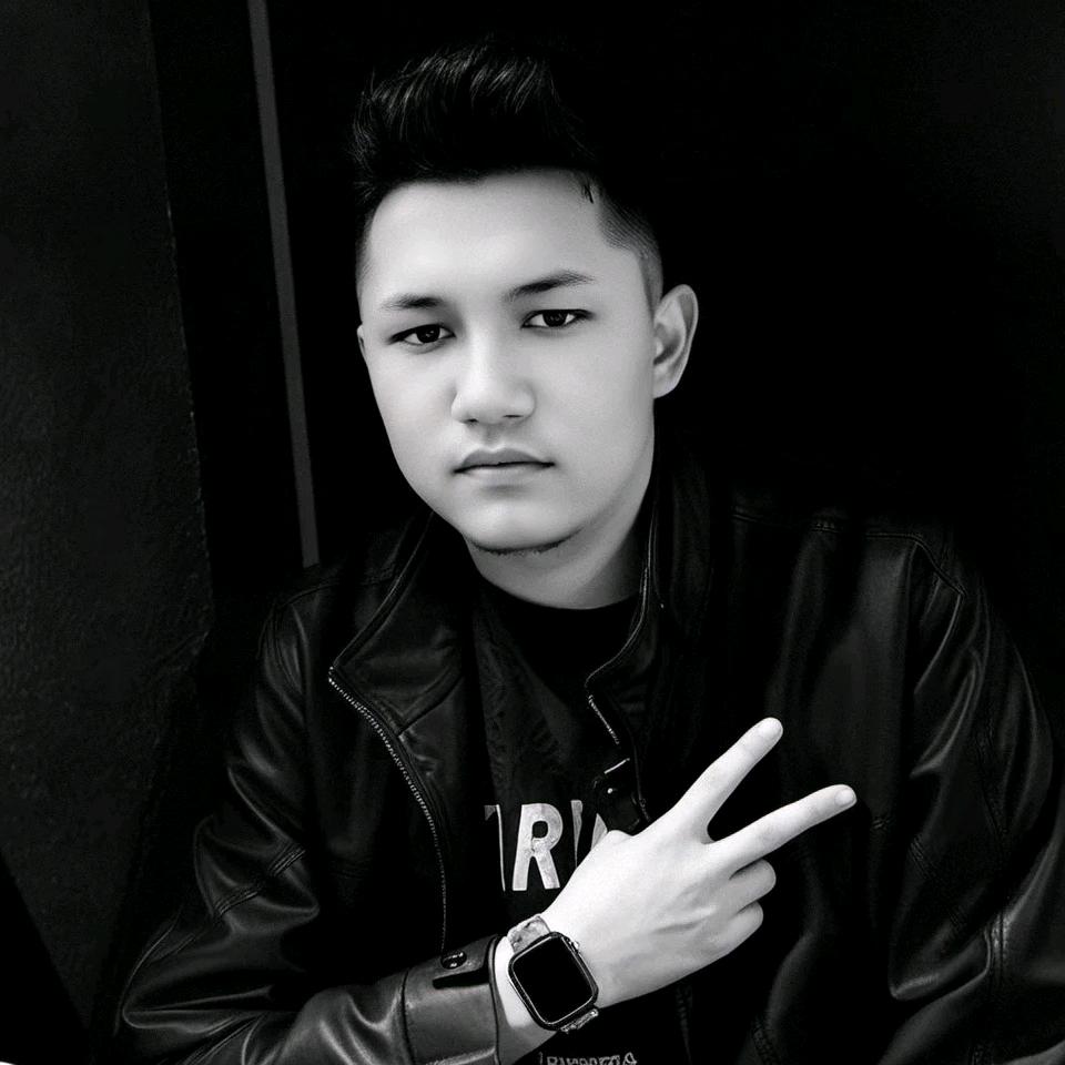 奥斯卡酒吧营销经理艾孜麦提