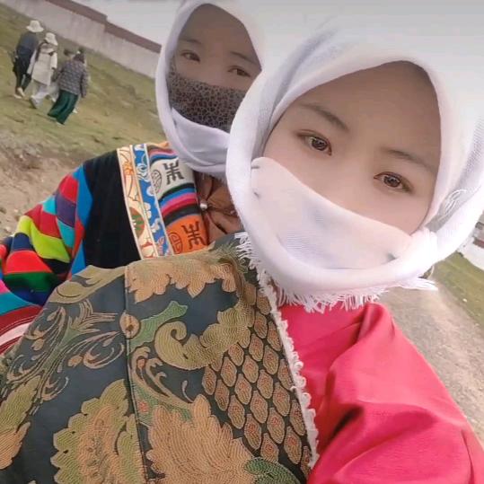 འཛུམ།
