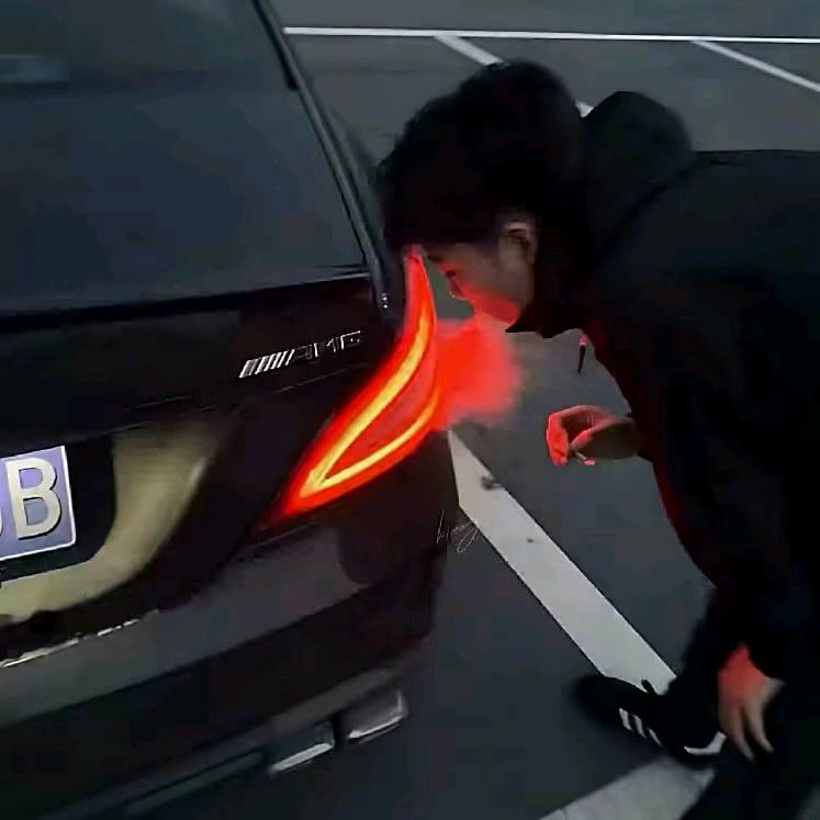小彬.