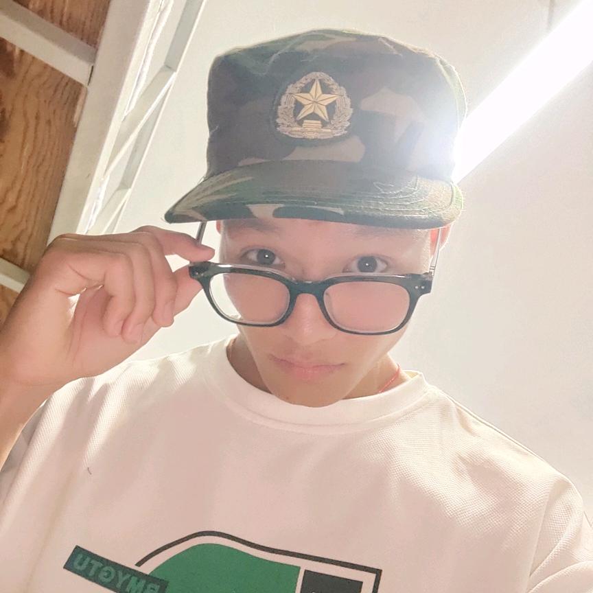 学长周眼镜（实习中）