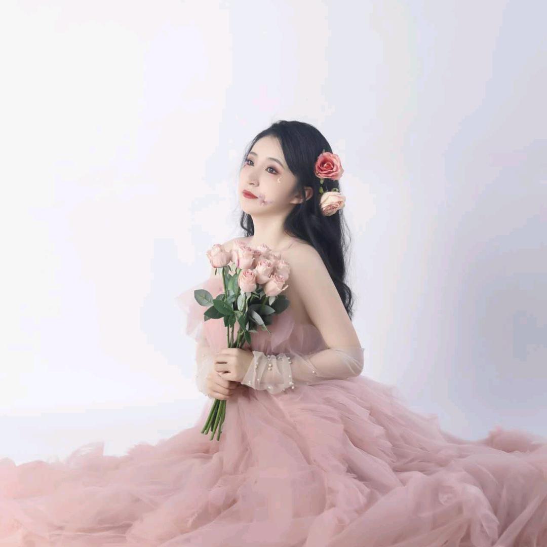 李大头.（演唱会求婚被杰哥看到并招手版）