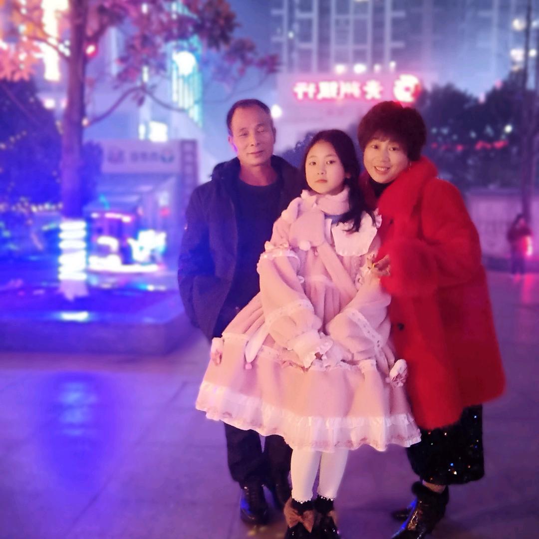 人活着凡事看开看淡一切往前冲🍎