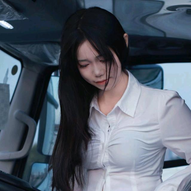00后开四米二的女司机