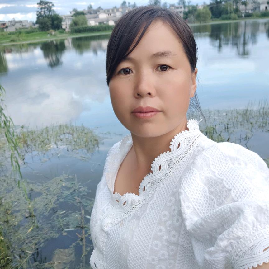 张家姑娘，李家媳妇。