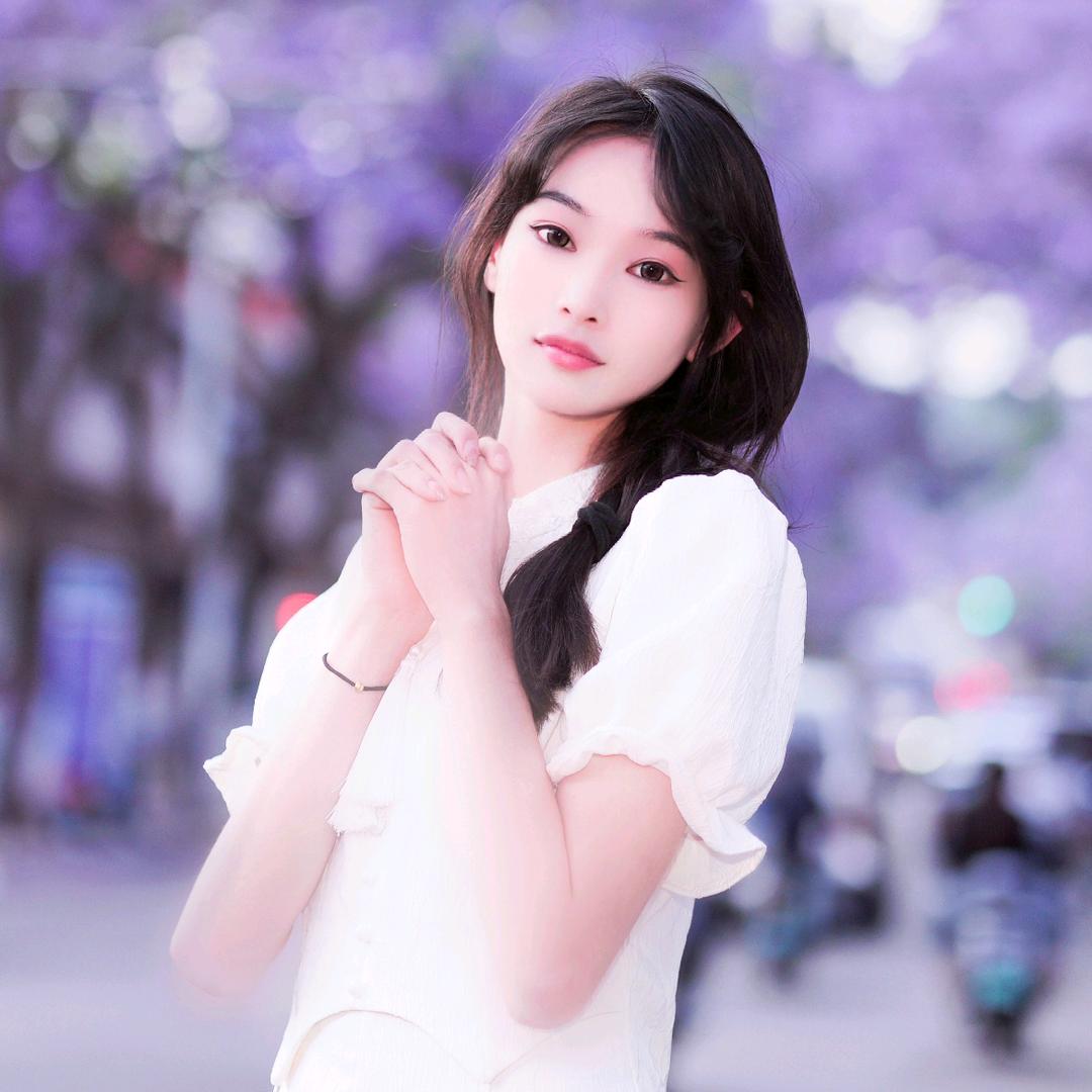 卖唱的小女孩