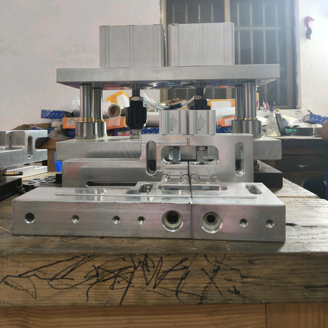 塑料袋气动打孔器小赵