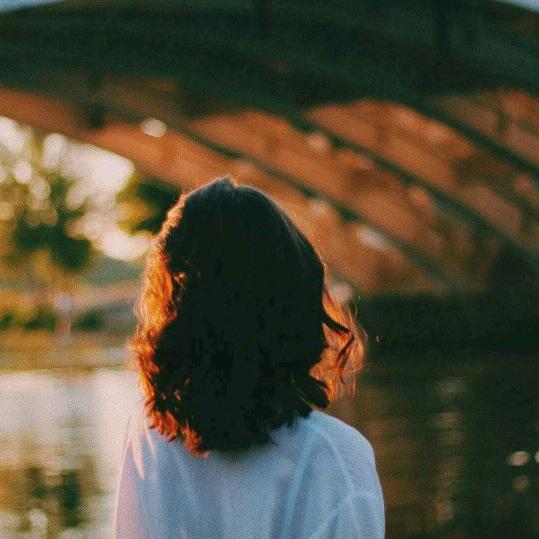 若不坚强，谁借我肩膀