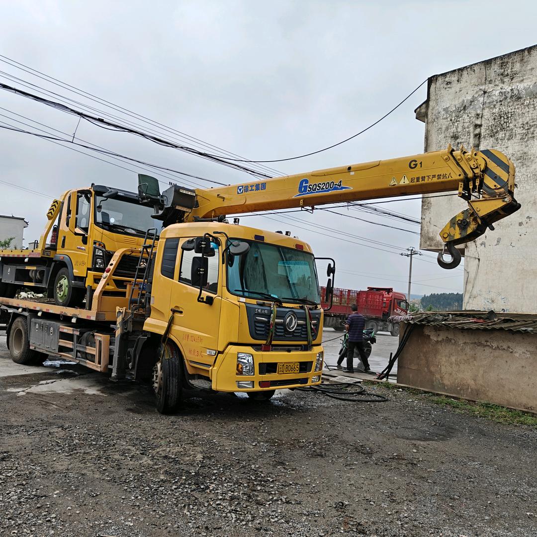 两口子随车吊拖车曲靖