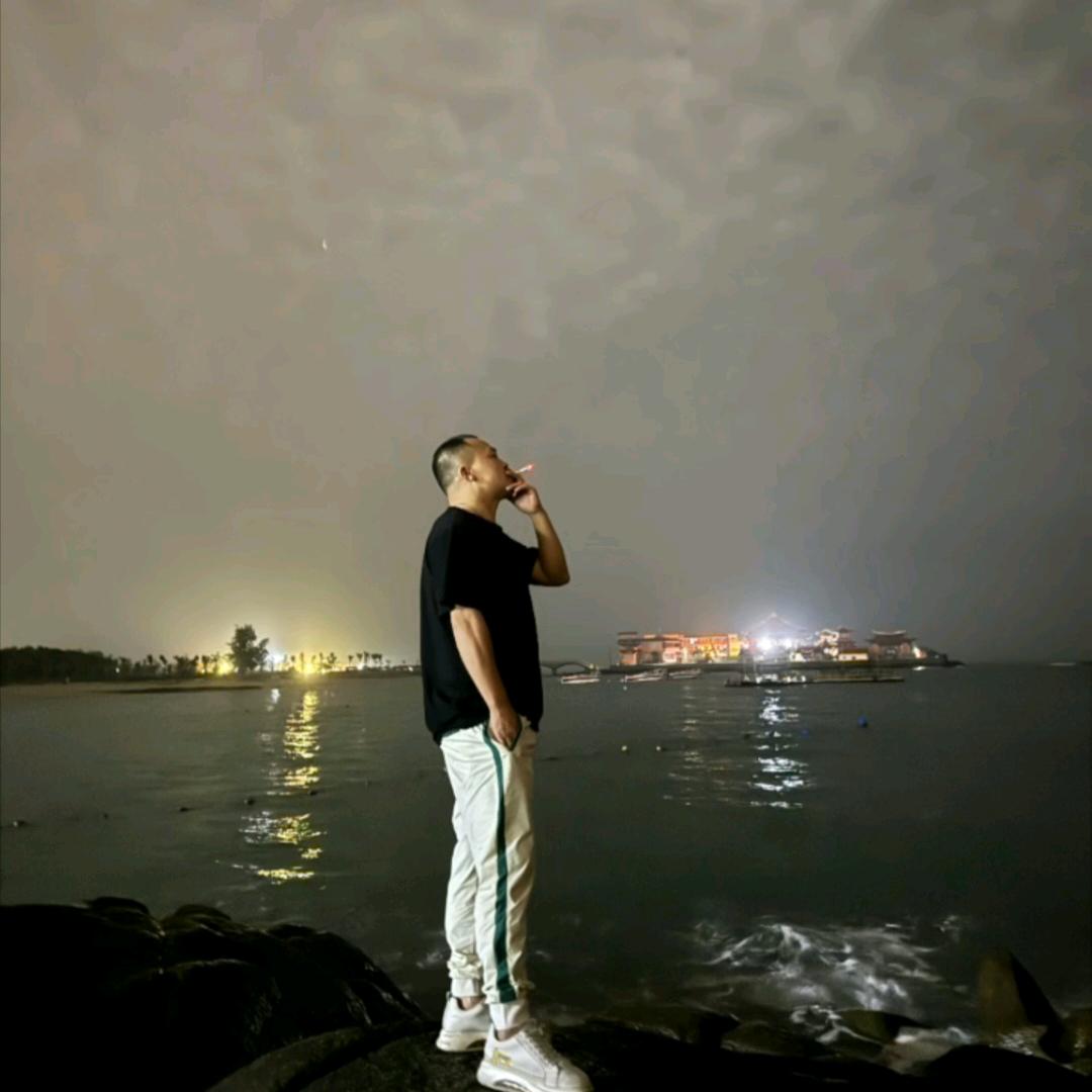 广州轩衣库服饰供应链   阿坤（直播号）