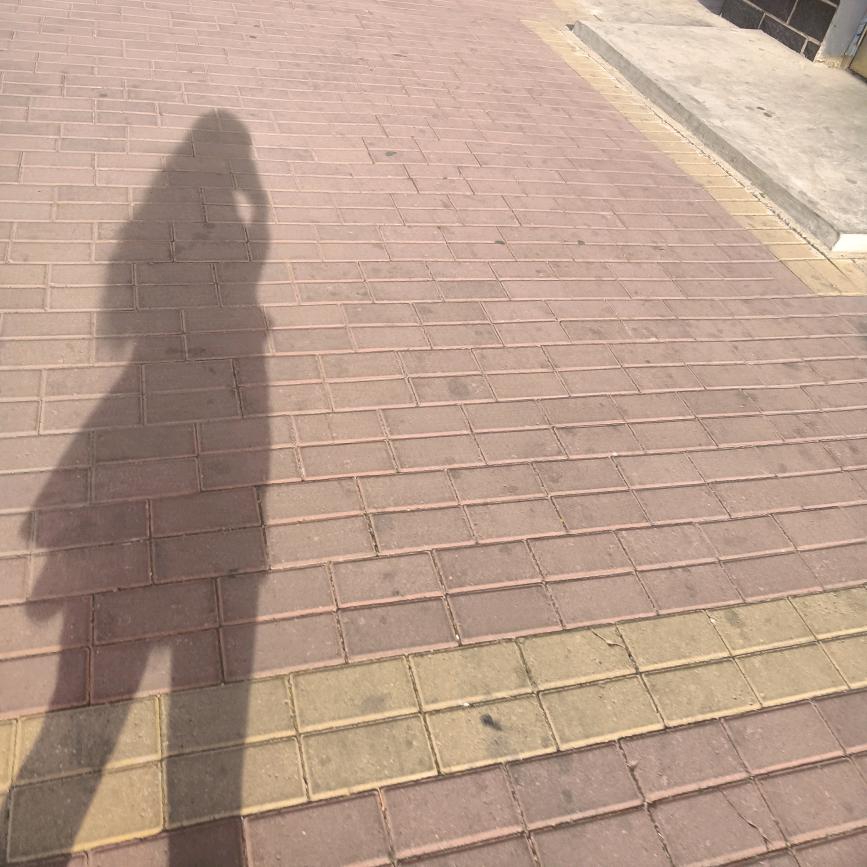咬一口冰淇淋