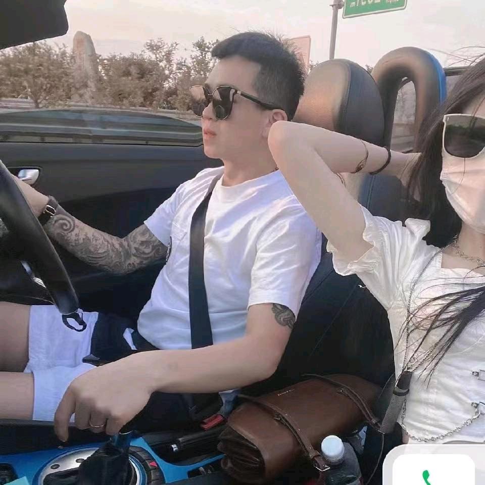 HT酒吧店长胡龙龙