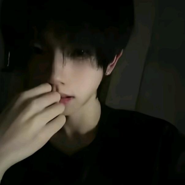 枫叶红时爱难藏