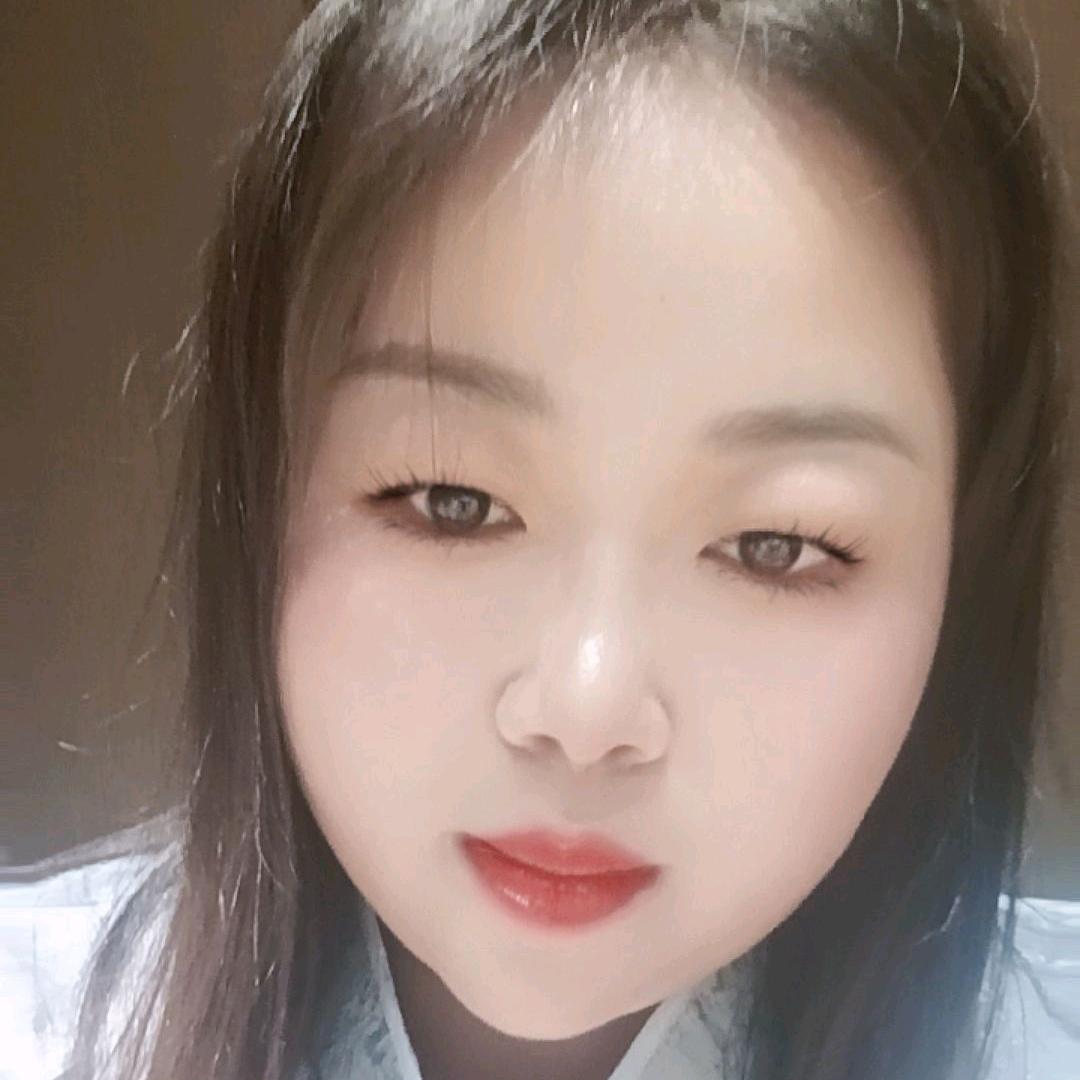 你的唇边是呼之欲出的春天