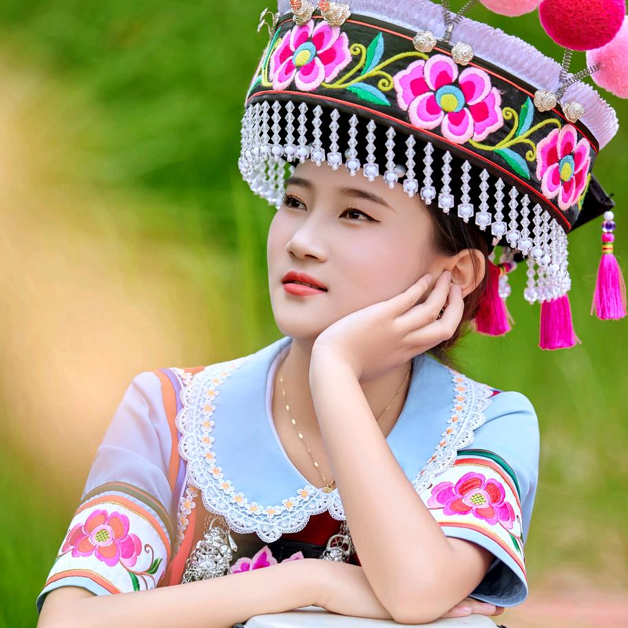 彝族姑娘🍀