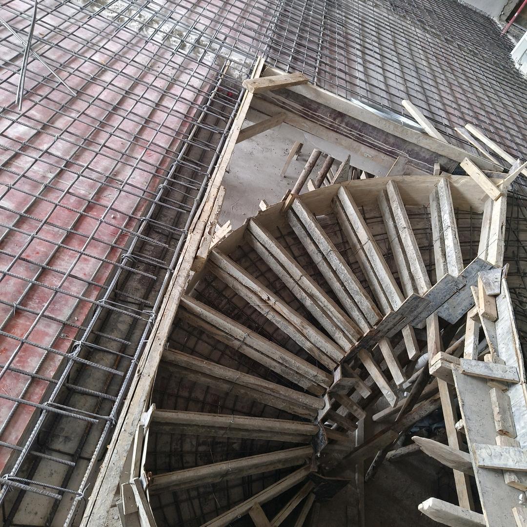 专业为土建老总，带材料枝木