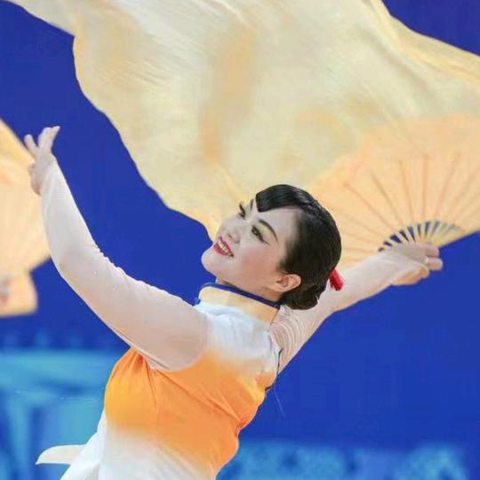 嫣然