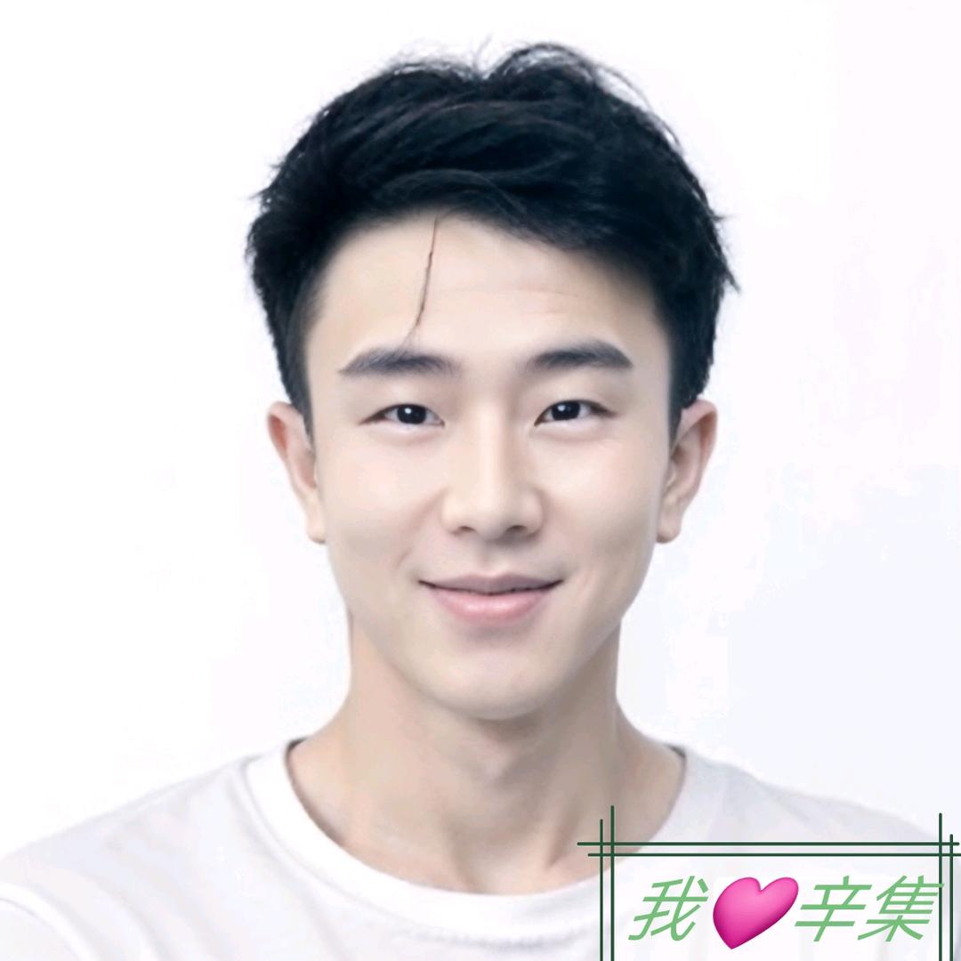 在辛集市做小龙虾烧烤的罗先生