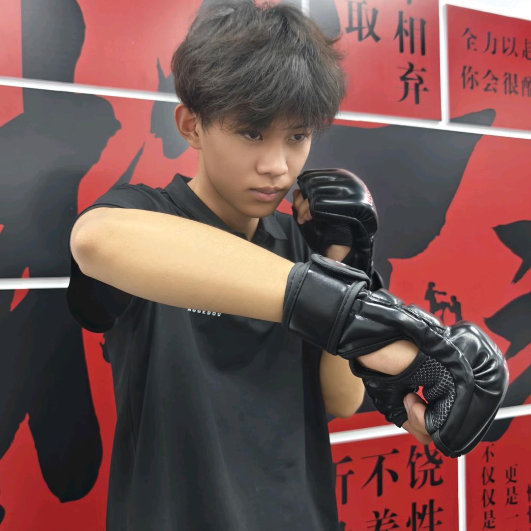 在任县教搏击的王教练