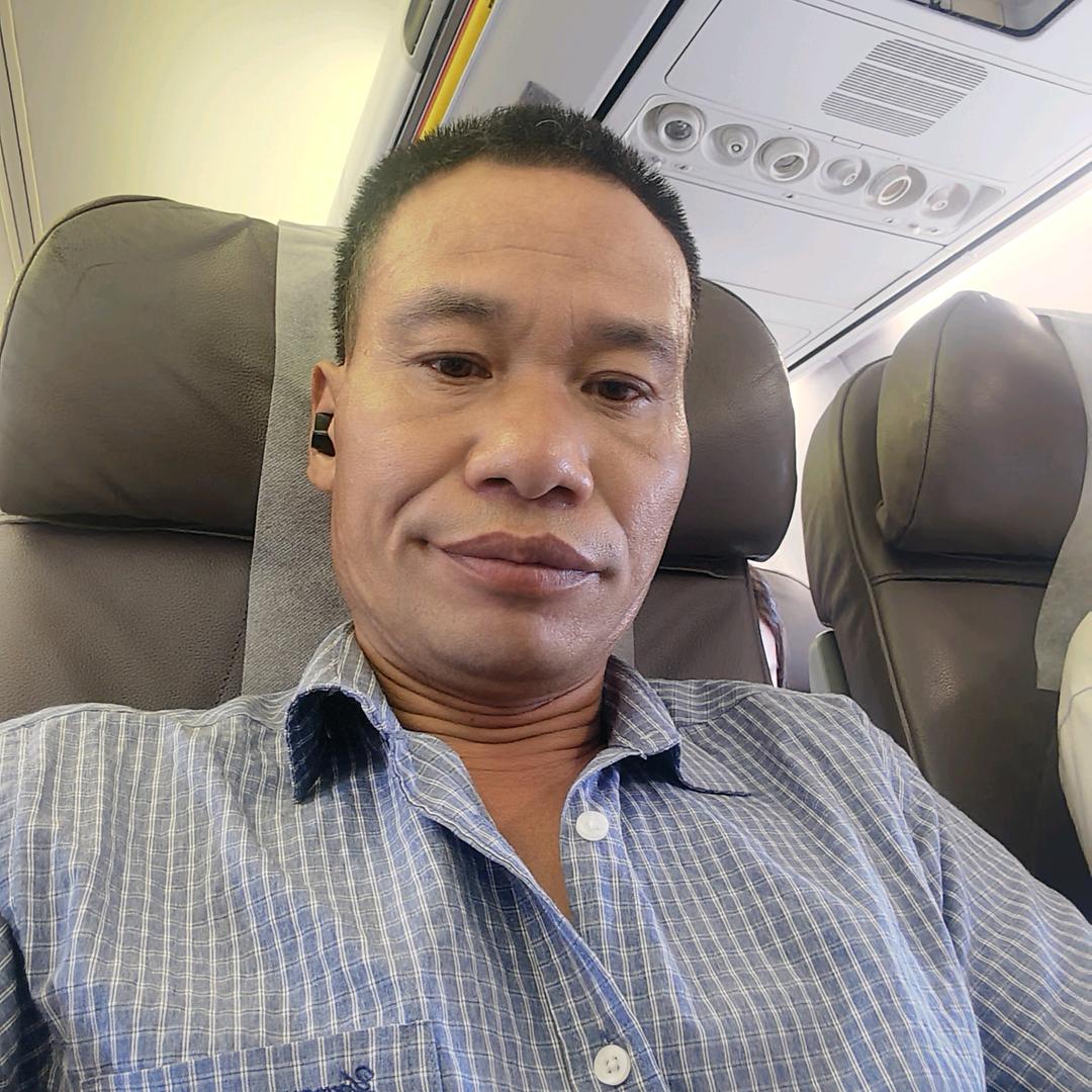 榮  華     向  前