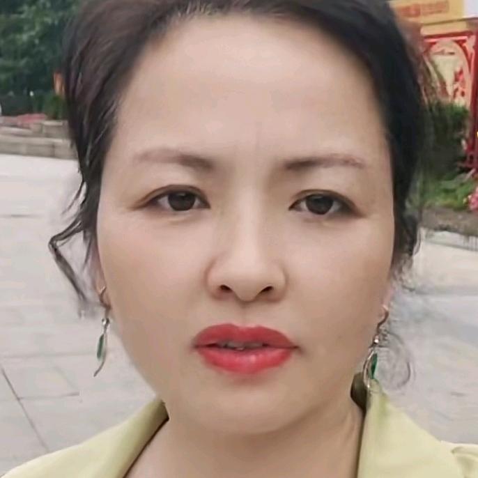 何萍