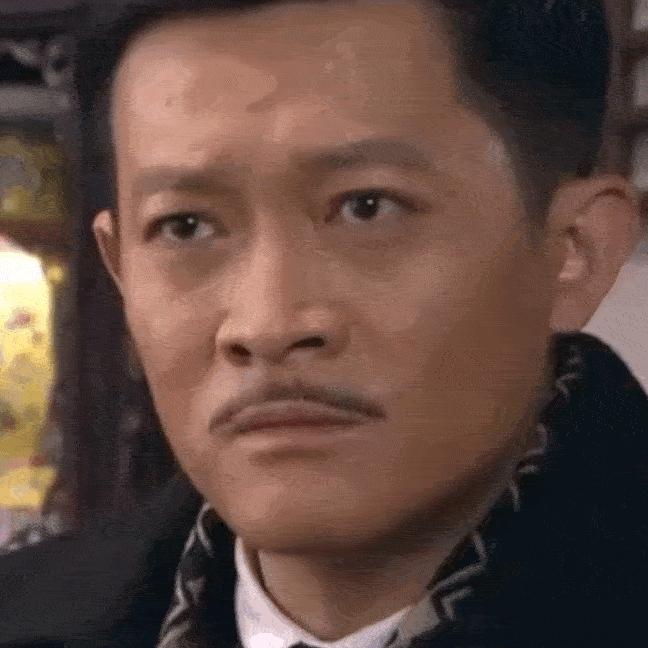 沥青路上的渣渣