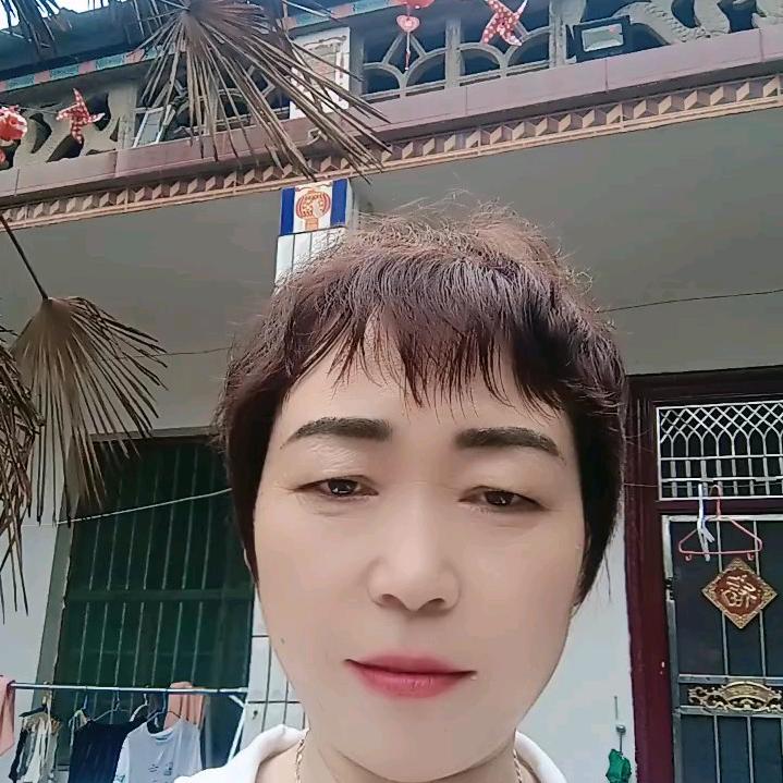荣姐，(