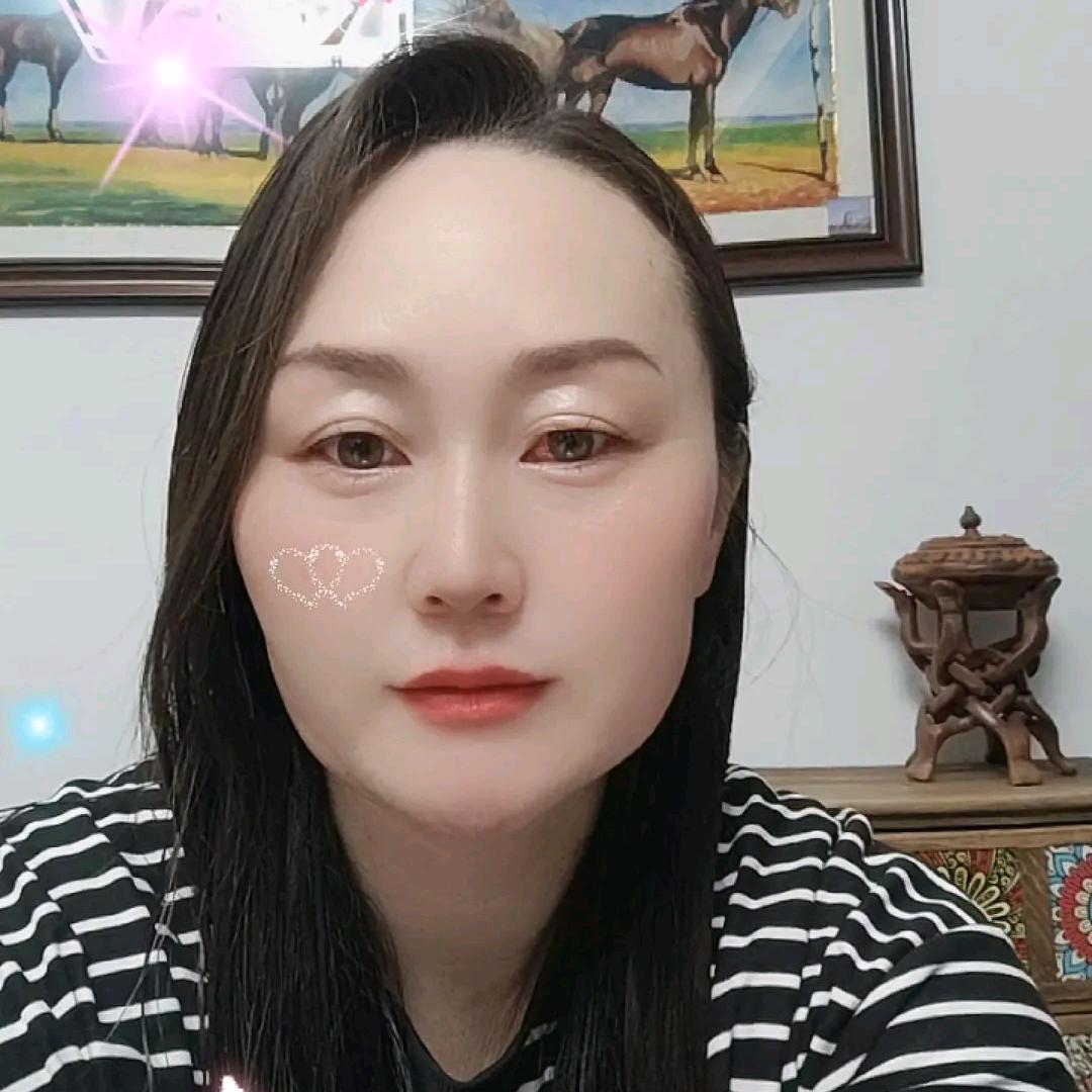 额尔登其其格