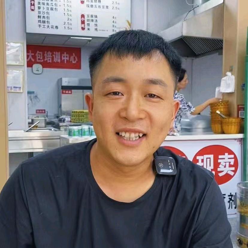 做早餐的包子娃