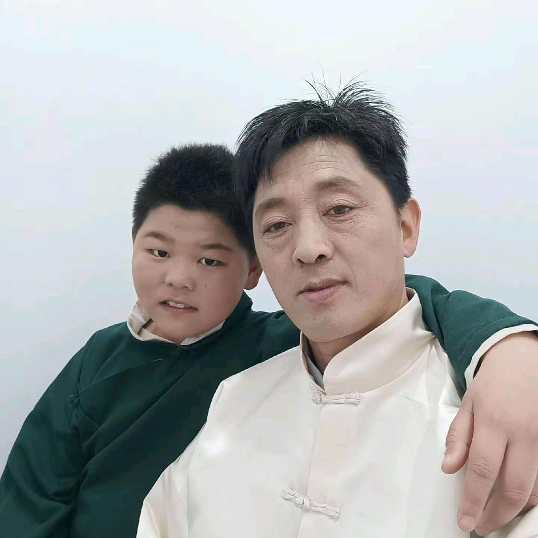 出售黄沙，水泥，石子，砖块，清运垃圾，