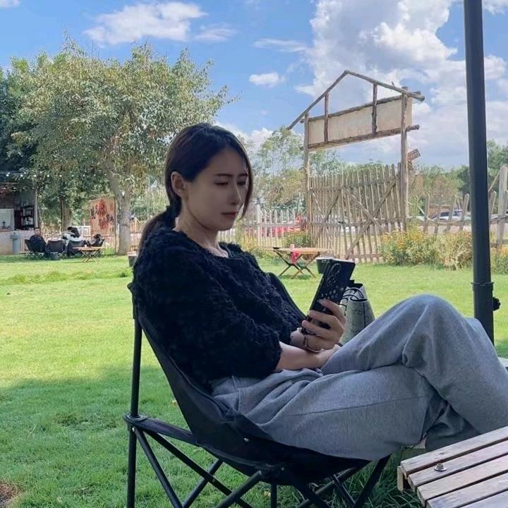 宾川爱恋珠宝三店冯七妹