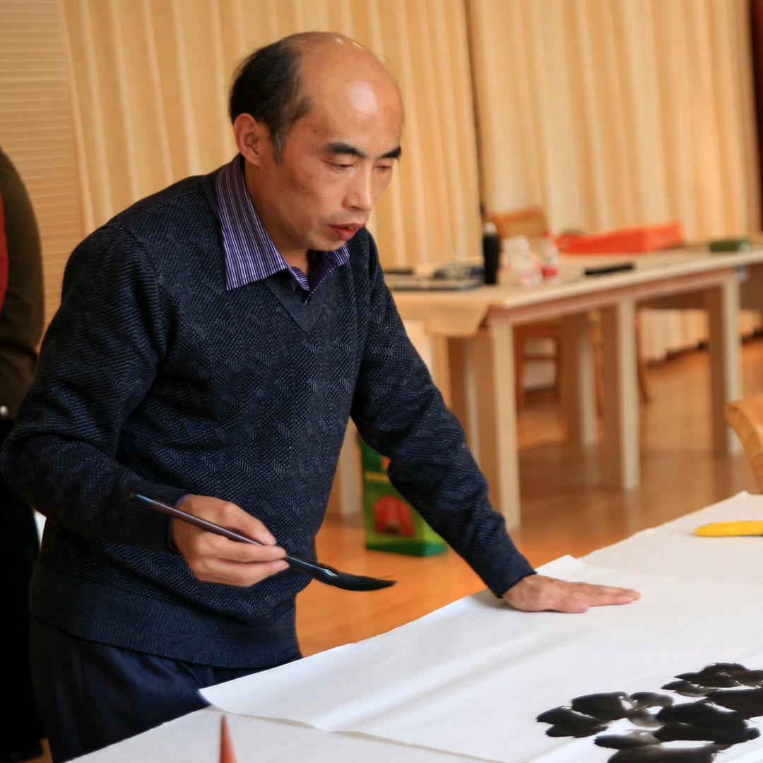 朝阳画梅