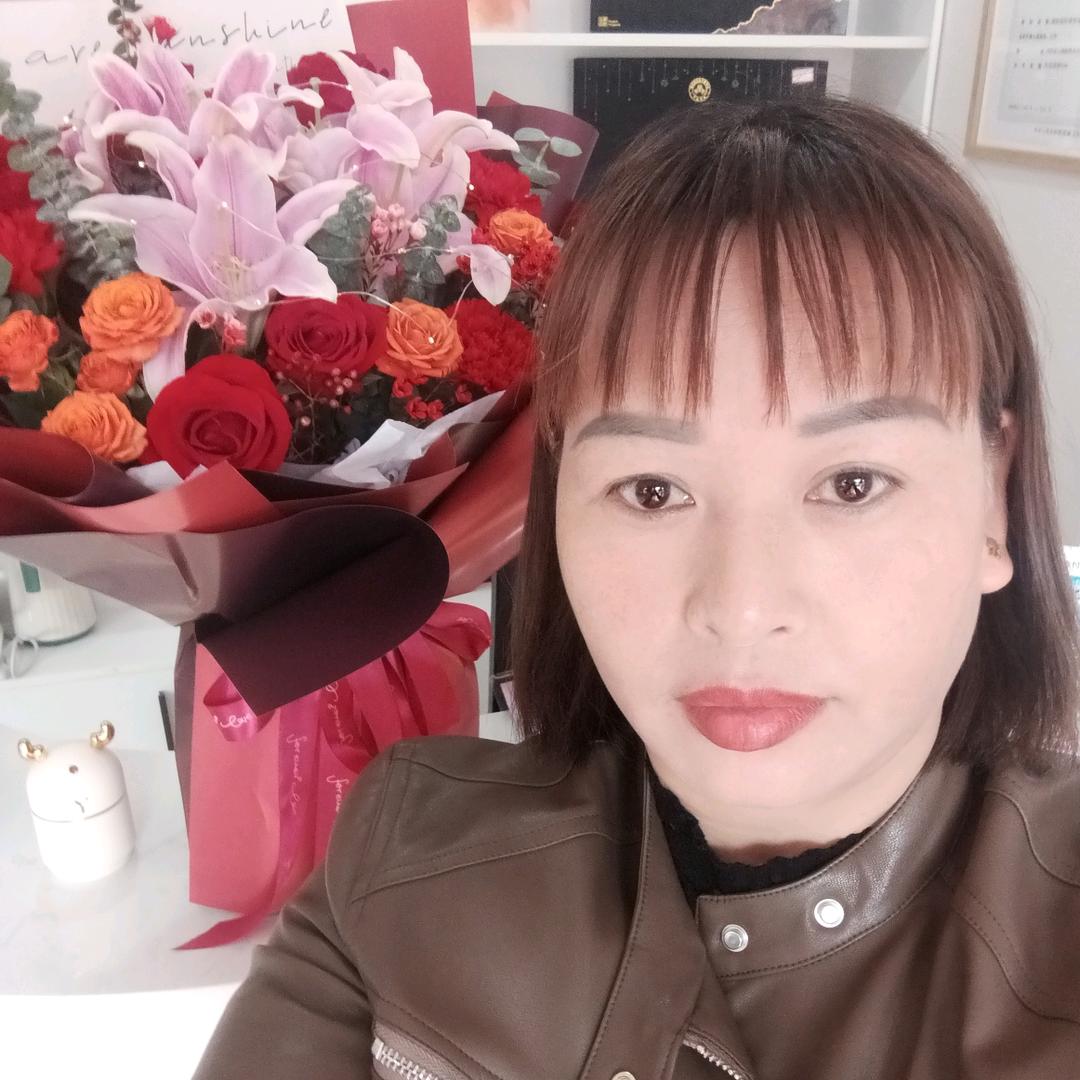 四季芳菲 . 王玲