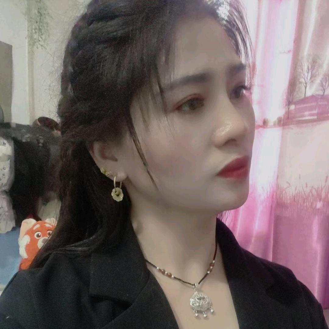 阳光伊人