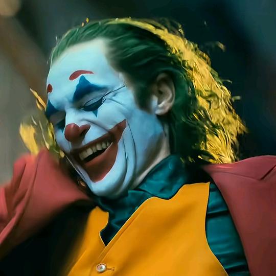 麦田里撑伞的男生