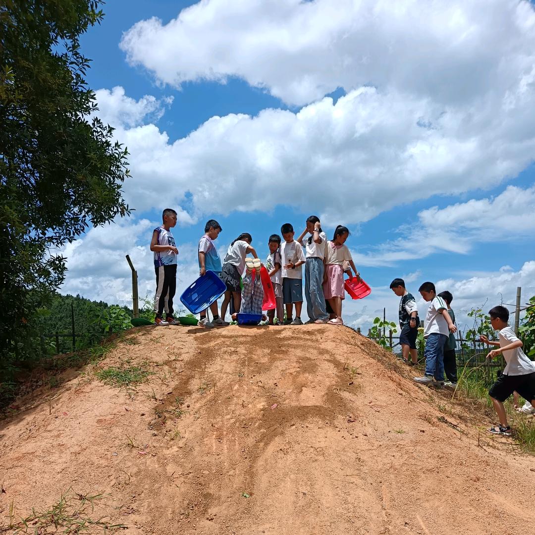 吴快黎川古城接待仙山红亲子营地