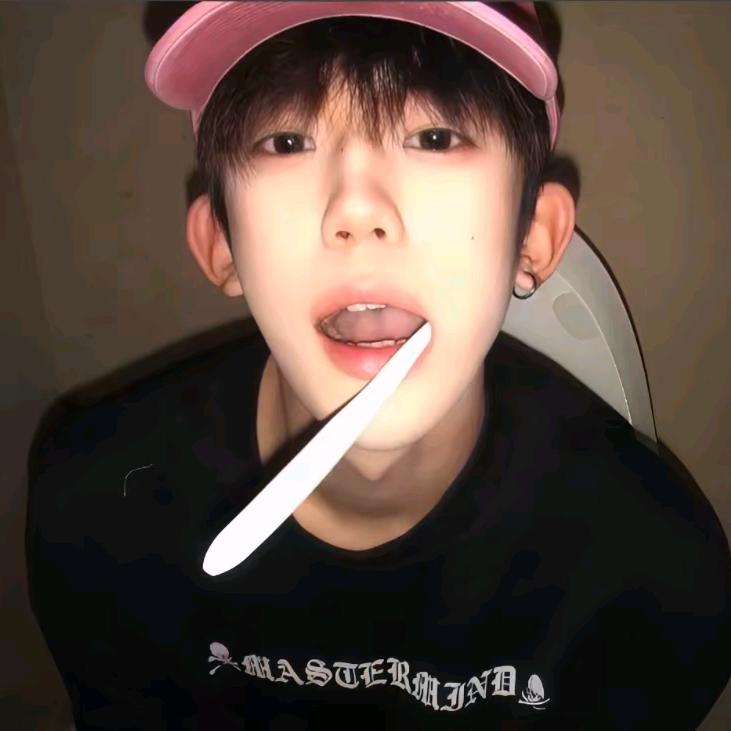 阳光帅气大男孩