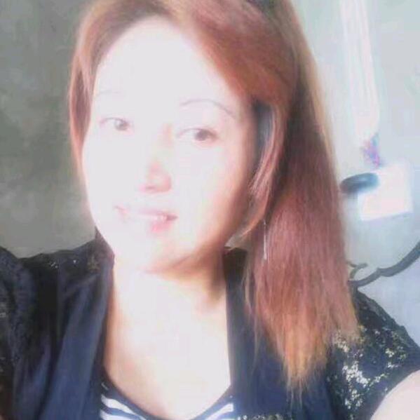 小红爱跳水兵舞。