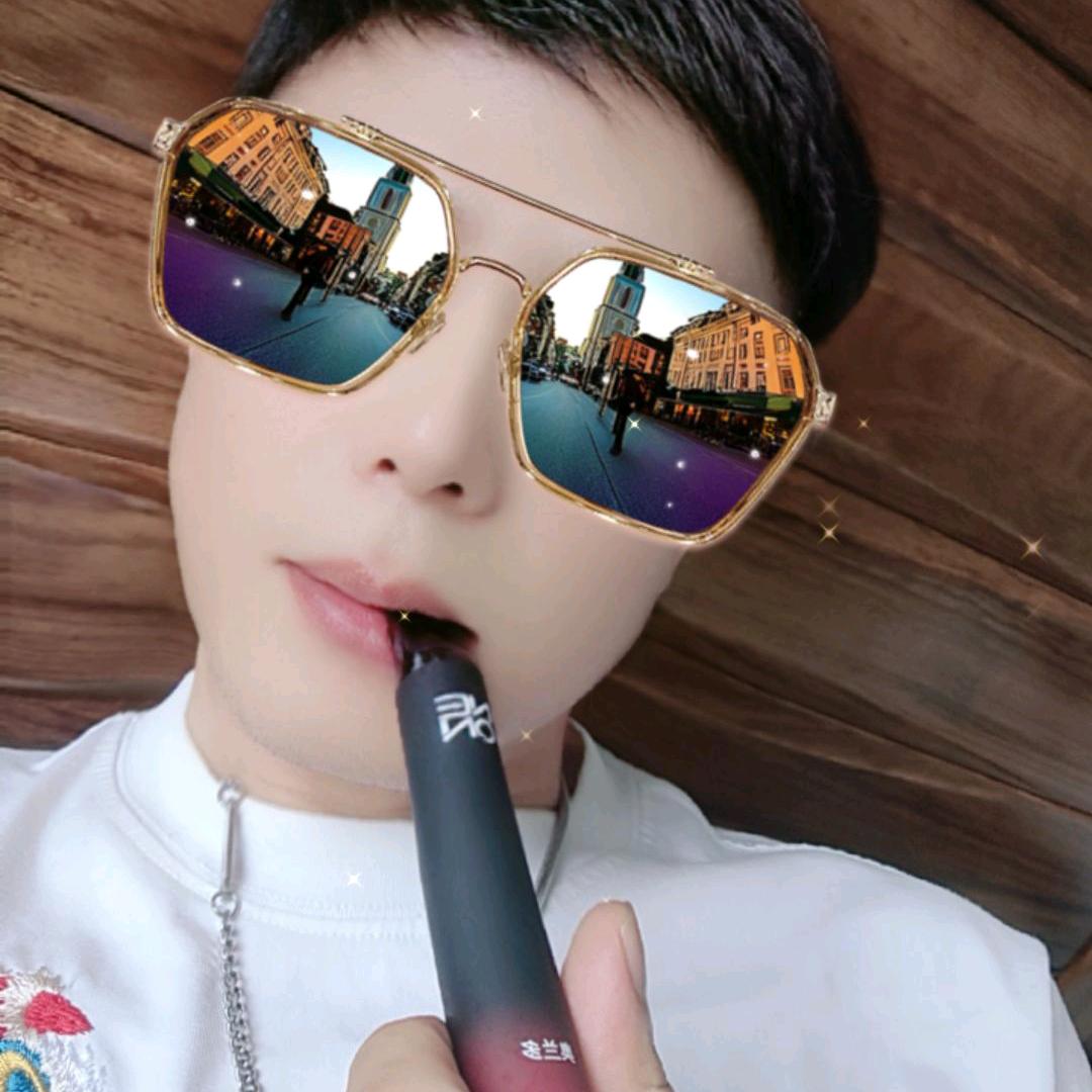 薄意一笑