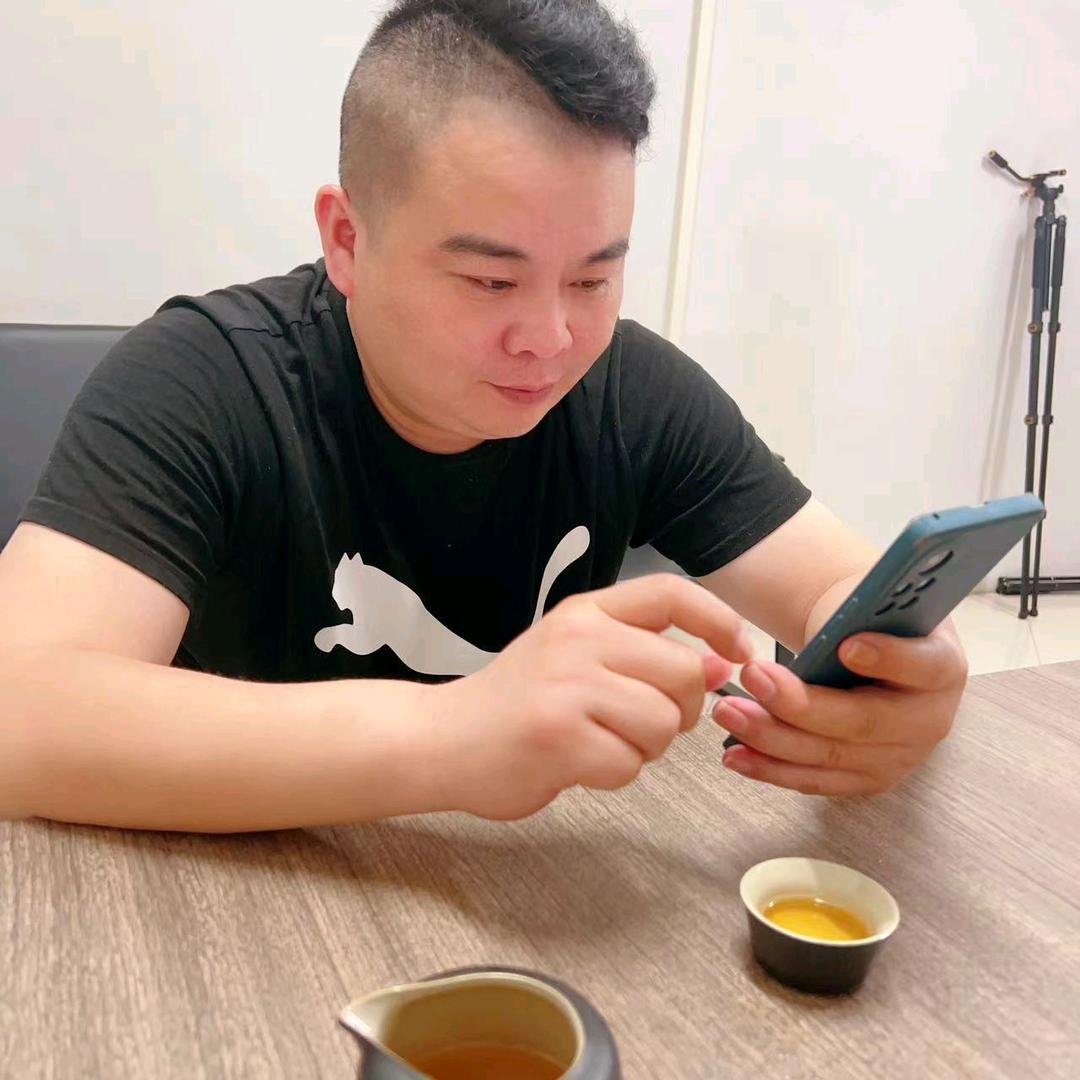 古镇名臣酒吧，阿四