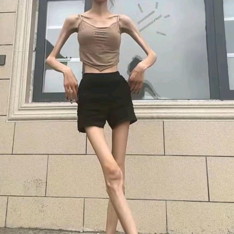 美美桑内一个劲滴粑粑