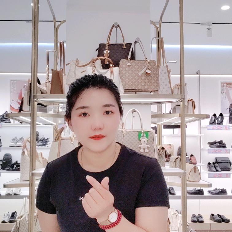 亿豪实业意尔康皮鞋县府街路北店长娟娟